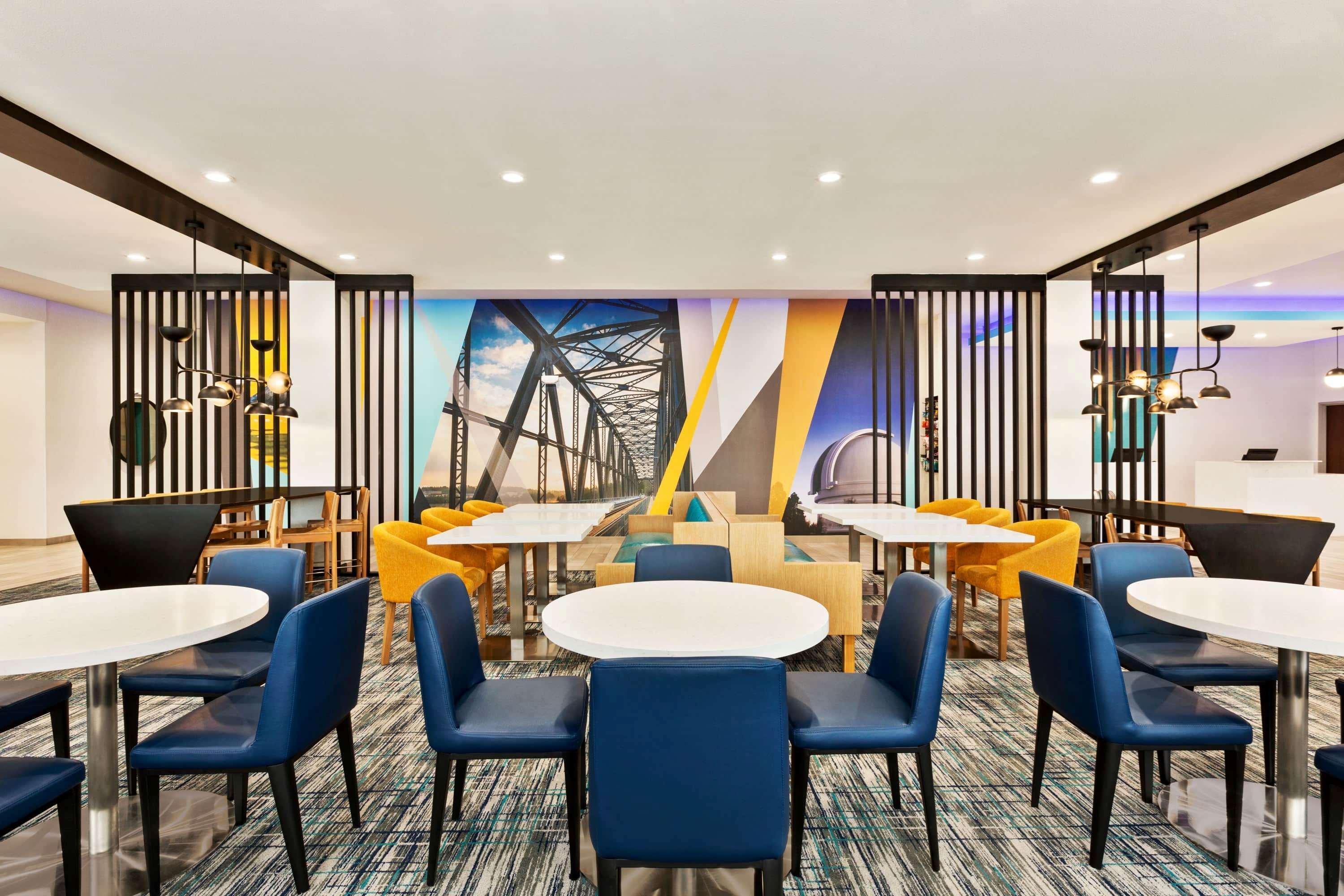 La Quinta By Wyndham Richmond-Sugarland Hotel Exterior photo