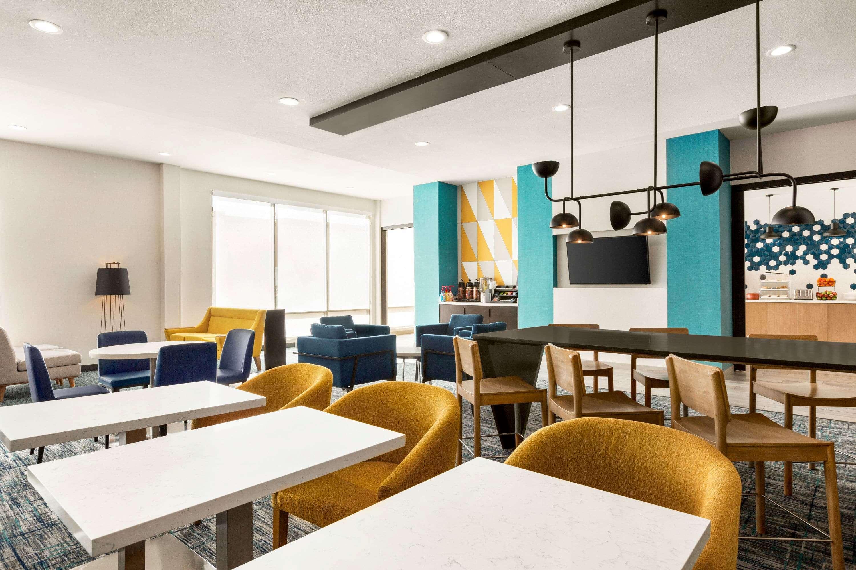 La Quinta By Wyndham Richmond-Sugarland Hotel Exterior photo